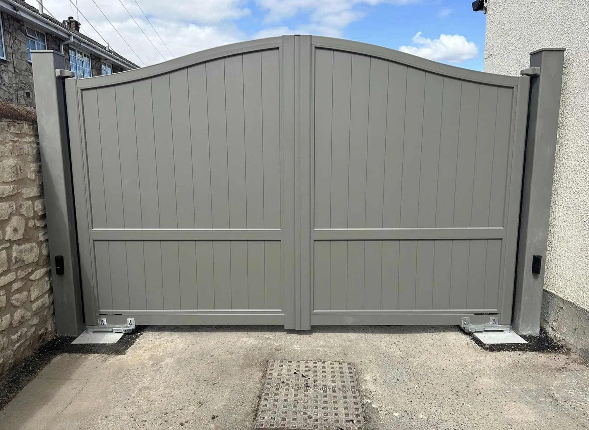 Chain link driveway gate installed in Bolingbrook, IL